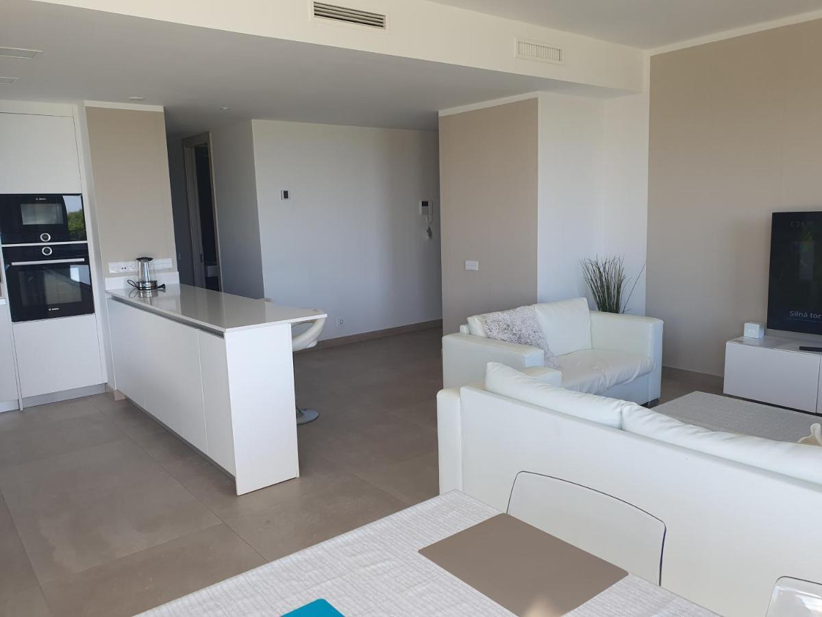 Luxury Beachfront Apartment With Pool, Sauna, Fitness And Gym In Province Malaga, Andalusia มิฮาส ภายนอก รูปภาพ