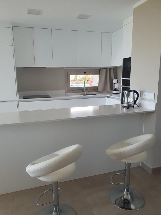 Luxury Beachfront Apartment With Pool, Sauna, Fitness And Gym In Province Malaga, Andalusia มิฮาส ภายนอก รูปภาพ