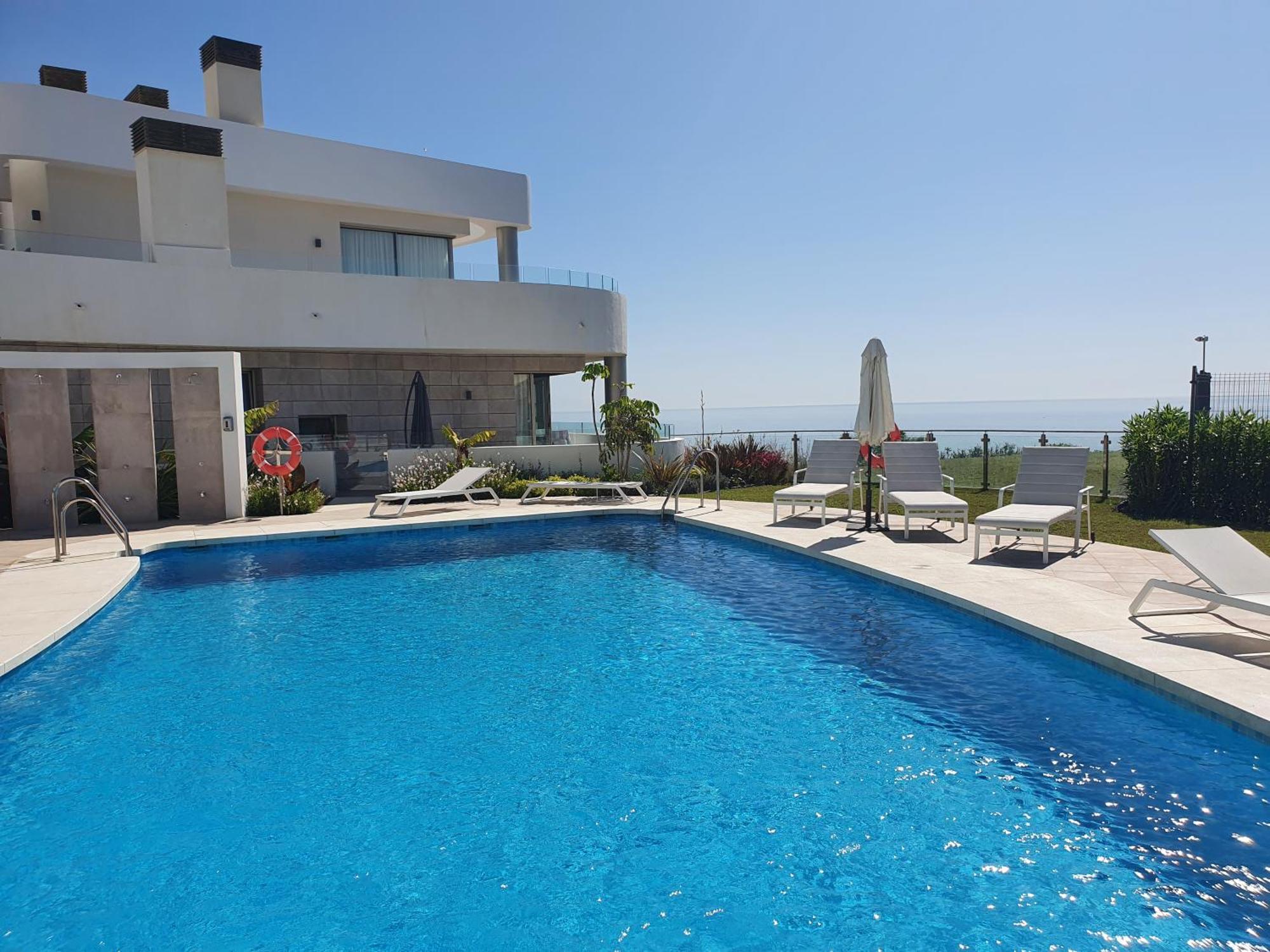 Luxury Beachfront Apartment With Pool, Sauna, Fitness And Gym In Province Malaga, Andalusia มิฮาส ภายนอก รูปภาพ