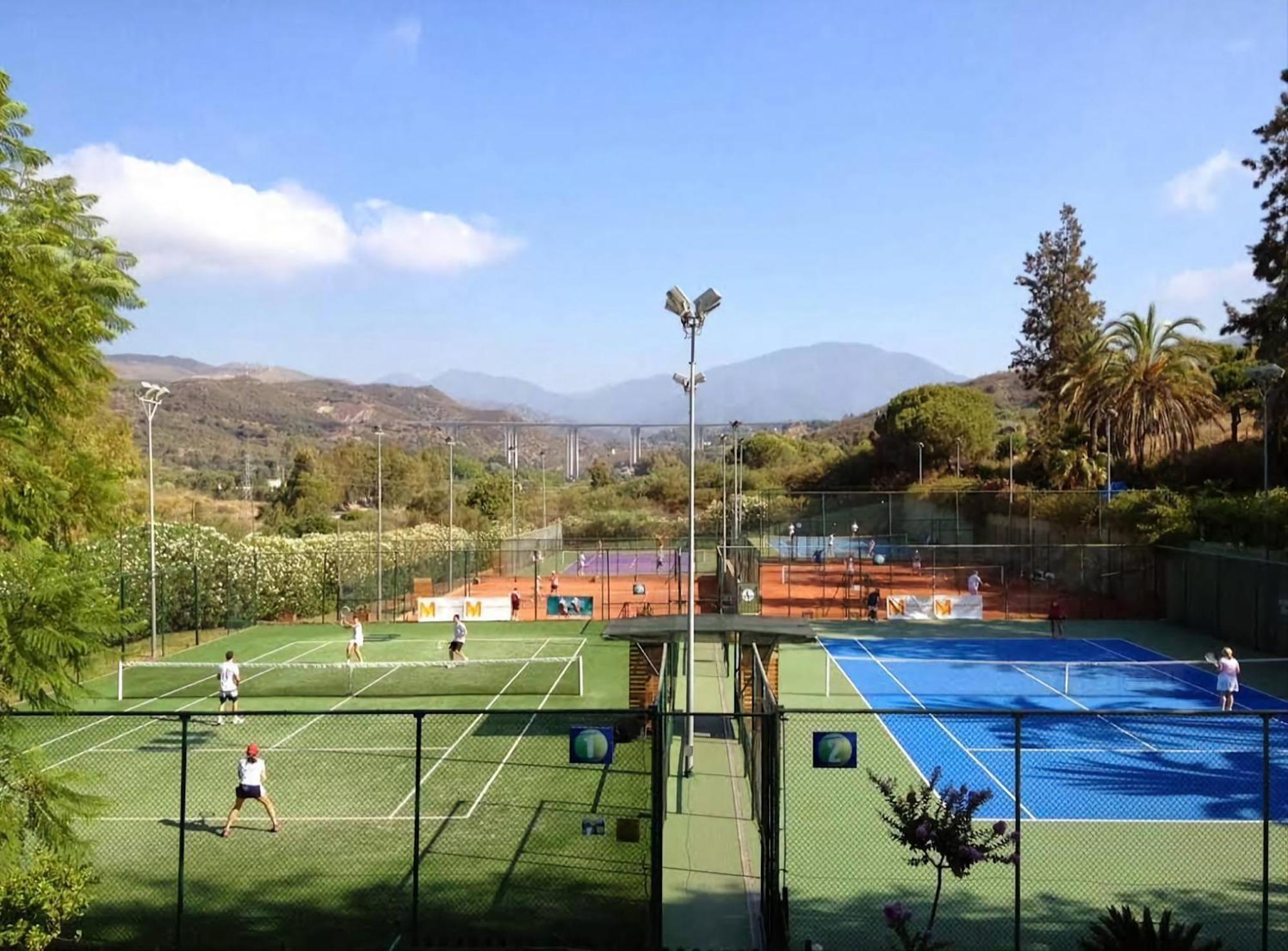 Luxury Beachfront Apartment With Pool, Sauna, Fitness And Gym In Province Malaga, Andalusia มิฮาส ภายนอก รูปภาพ