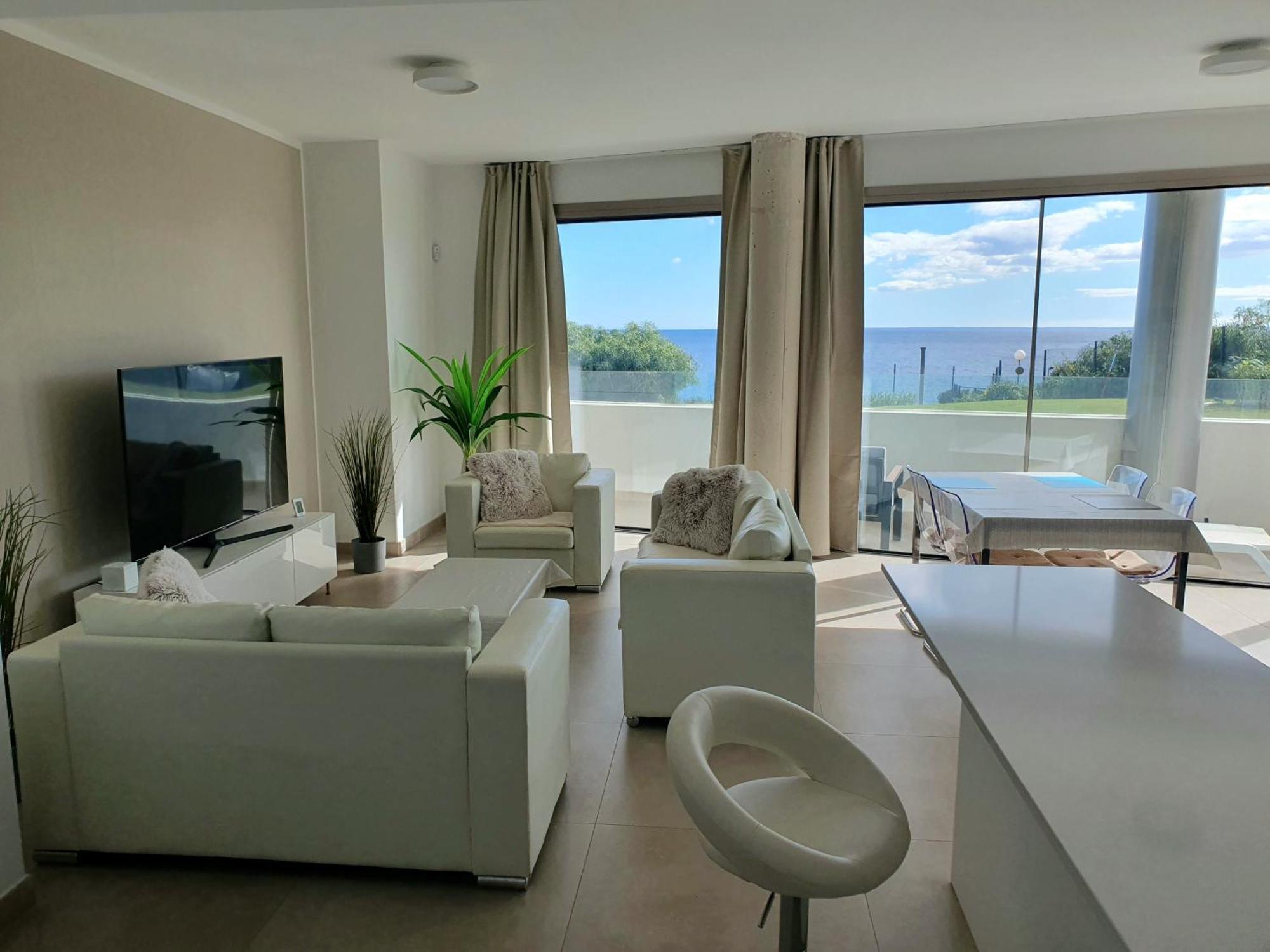 Luxury Beachfront Apartment With Pool, Sauna, Fitness And Gym In Province Malaga, Andalusia มิฮาส ภายนอก รูปภาพ